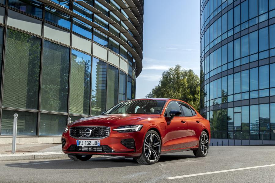  Volvo S60 T8 R-Design 2018 года  (WW) (фото 36 из 40)